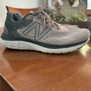 Women’s 9.5 New Balance Fresh Foam 680